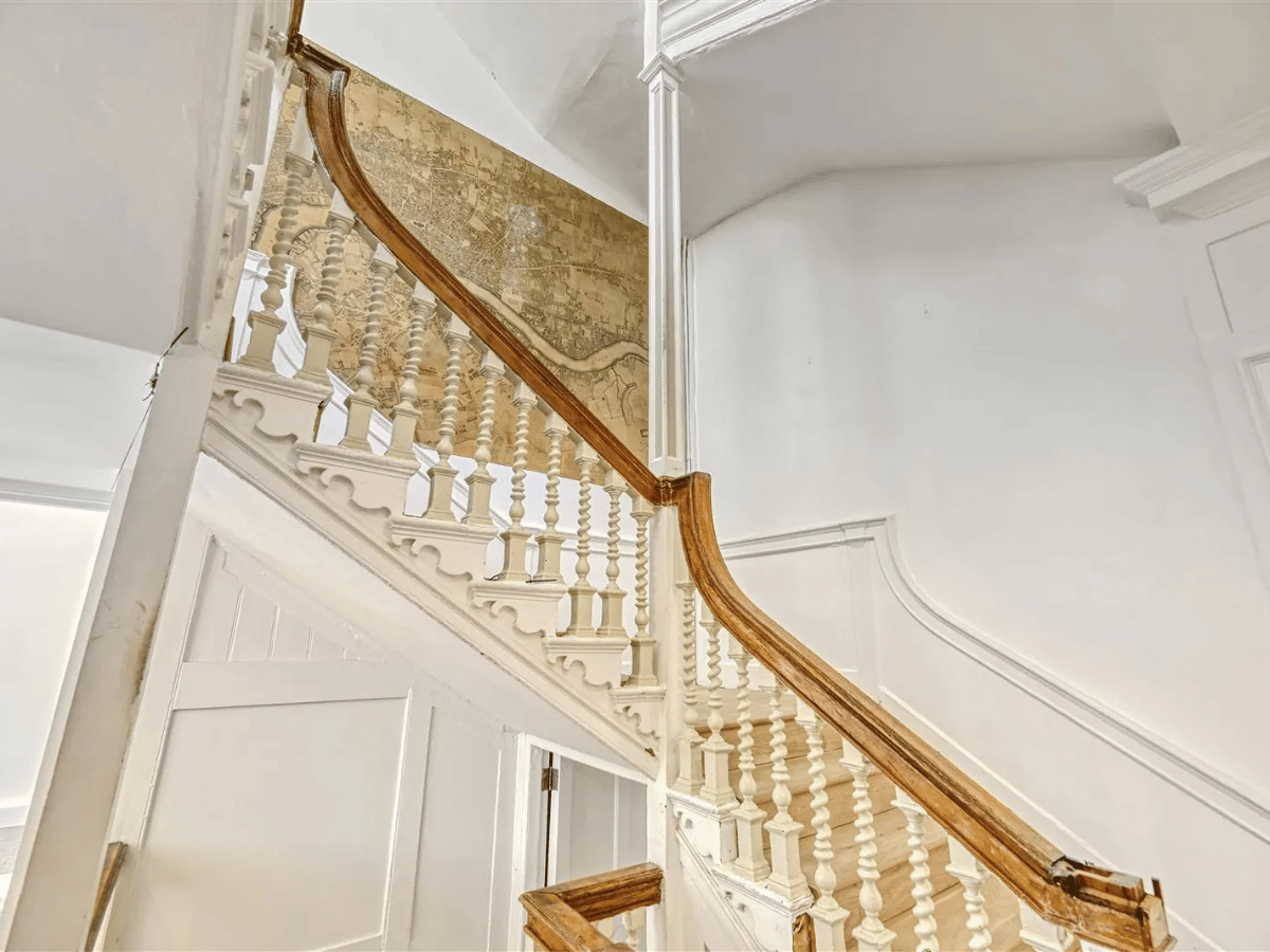 Victoria Park Clinic entrance stairs, Bethnal Green